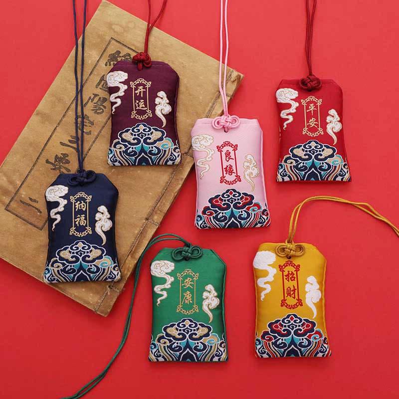 New Year's sachets, lucky bags, small gifts for shopping malls, wholesale prices, customizable with logo, advertising gifts, car pendants, and accessories.