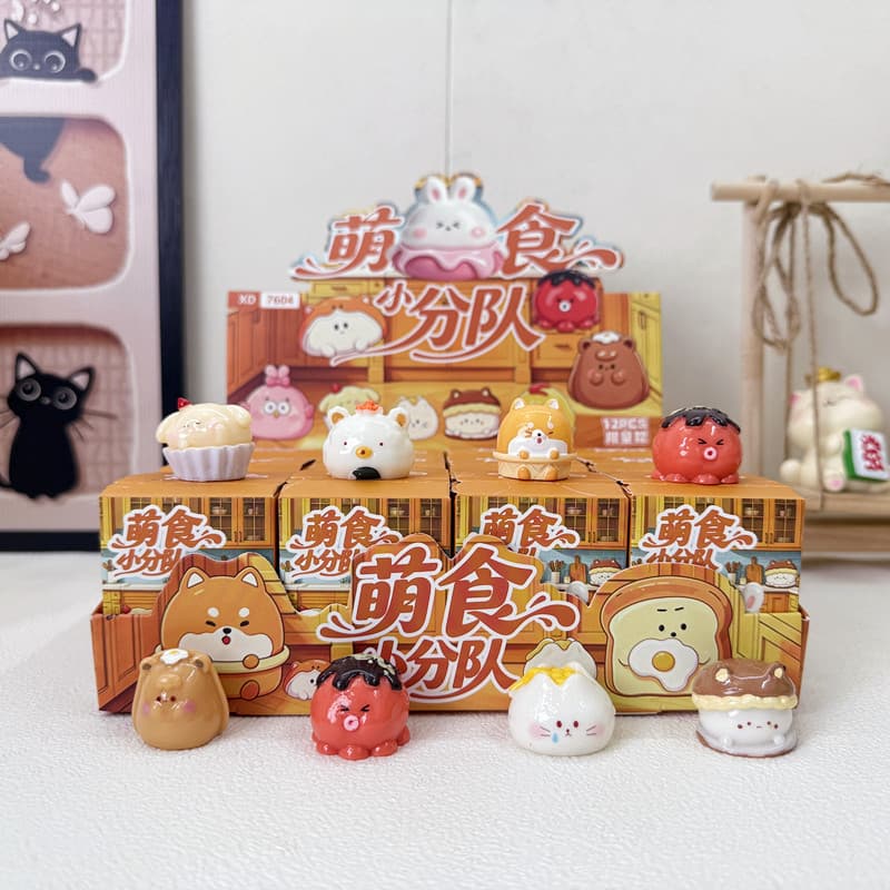 Fun cute pet food and play team blind box cute handheld office desk car ornaments gift toys for girls