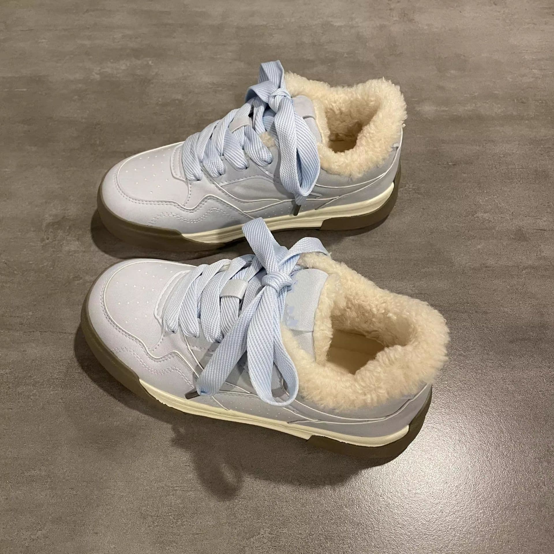 Trending Fleece-Lined Casual Sneakers for Women 2024 New Winter Chunky Sole Versatile German Training Shoes Leisure Sports Cotton Shoes