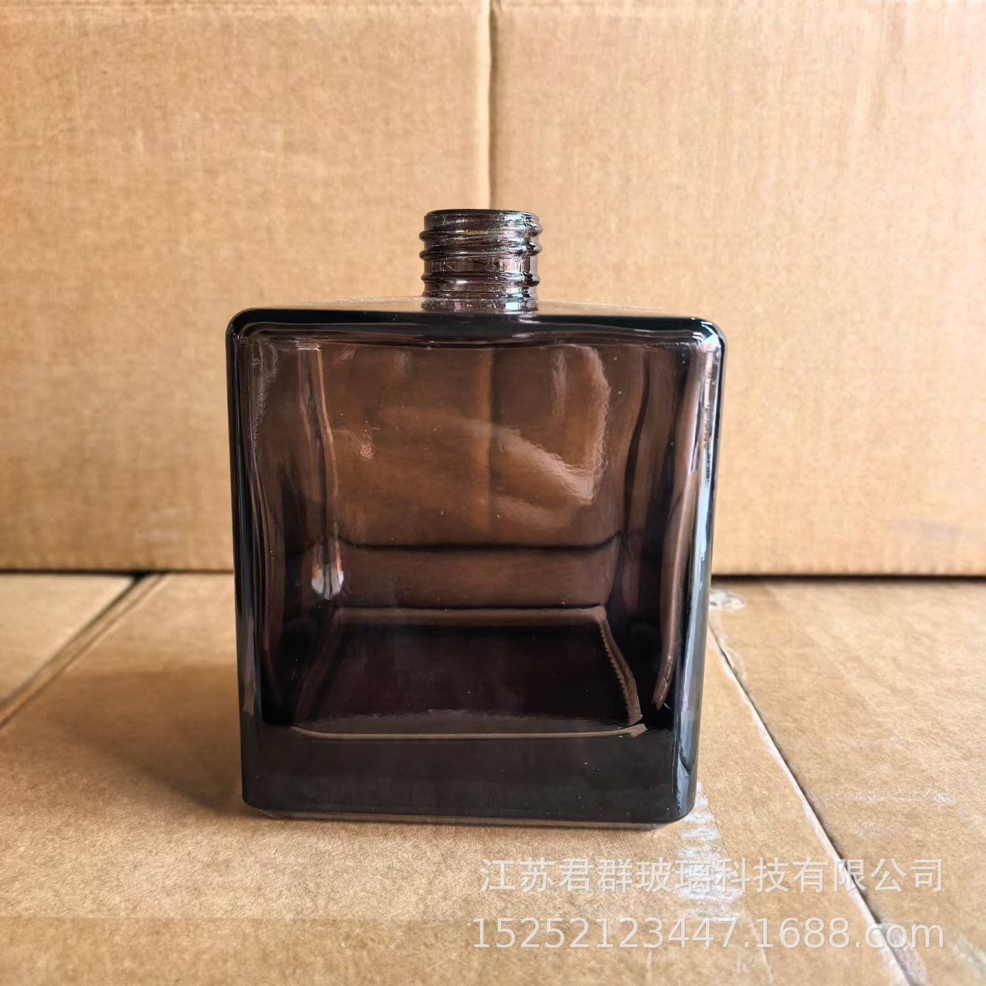 Wholesale Automatic Aroma Diffuser 500ml Square Glass Bottle Large Capacity Empty Bottle for Living Room Hotel Decoration