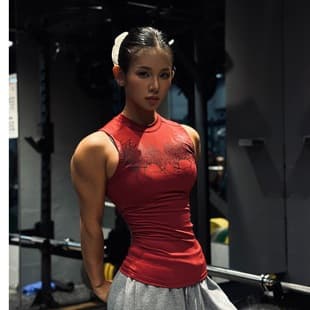 Sleeveless Design T-Shirt Women Autumn 2025 Slim Fit Gym Running High-End Versatile Vest Top Trendy