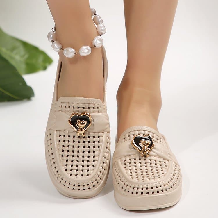 Cross-Border Fashion Versatile Hole-In-The-Wall Style 2026 Summer New Home Soft-Soled Non-Slip Beach Casual Women's Sandals