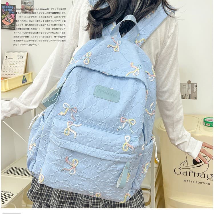Trendy High-Capacity Backpack for Commuting Students, Fashionable and Versatile