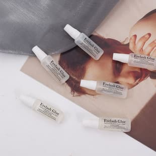 Simple Fashion Daily Disposable Single Portable 2ml Flat Bottle Lash Glue Factory Wholesale