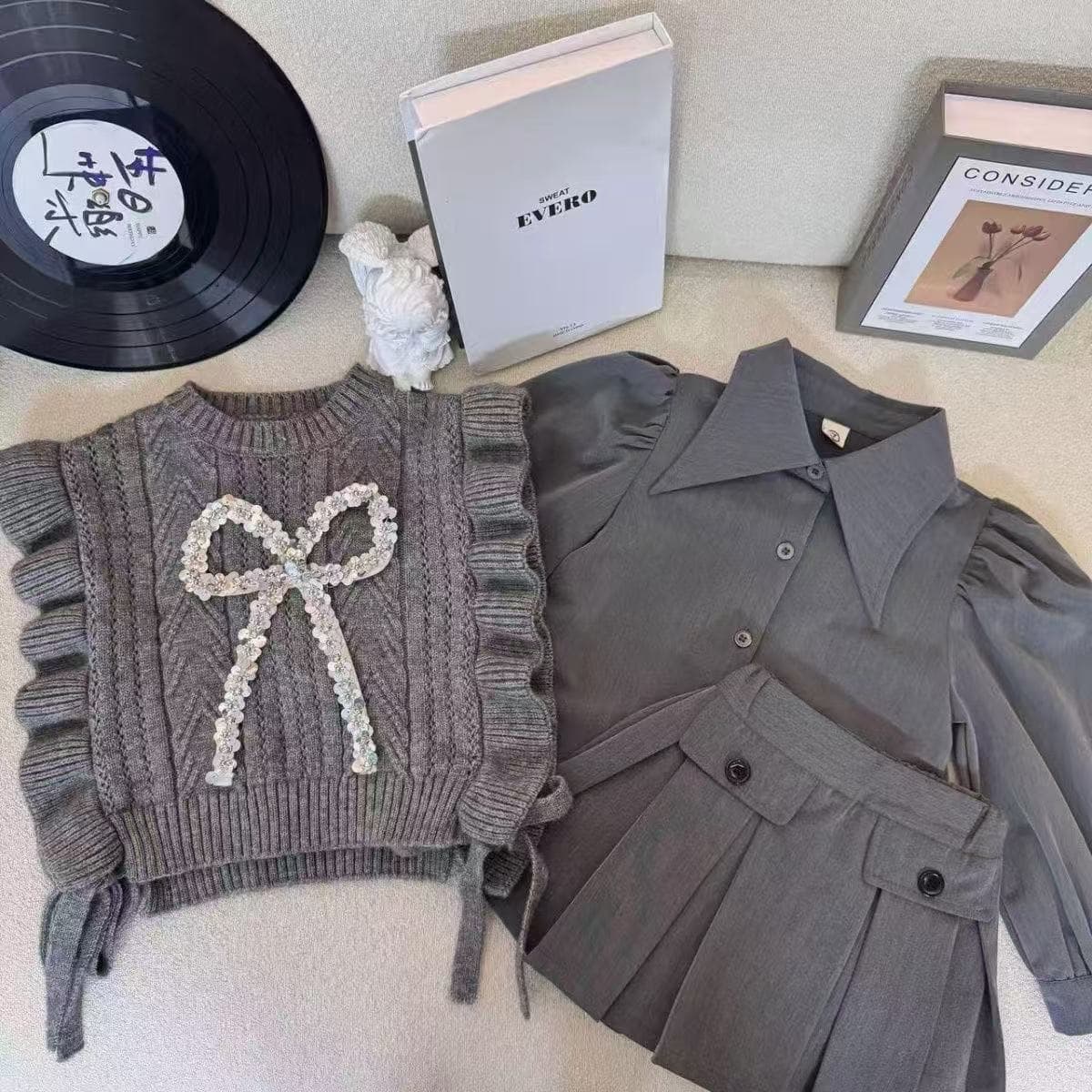 Girls Autumn Clothing Set 2026 New Baby Girl Western Style Knitted Vest Shirt Pleated Skirt College Style Three-piece Set