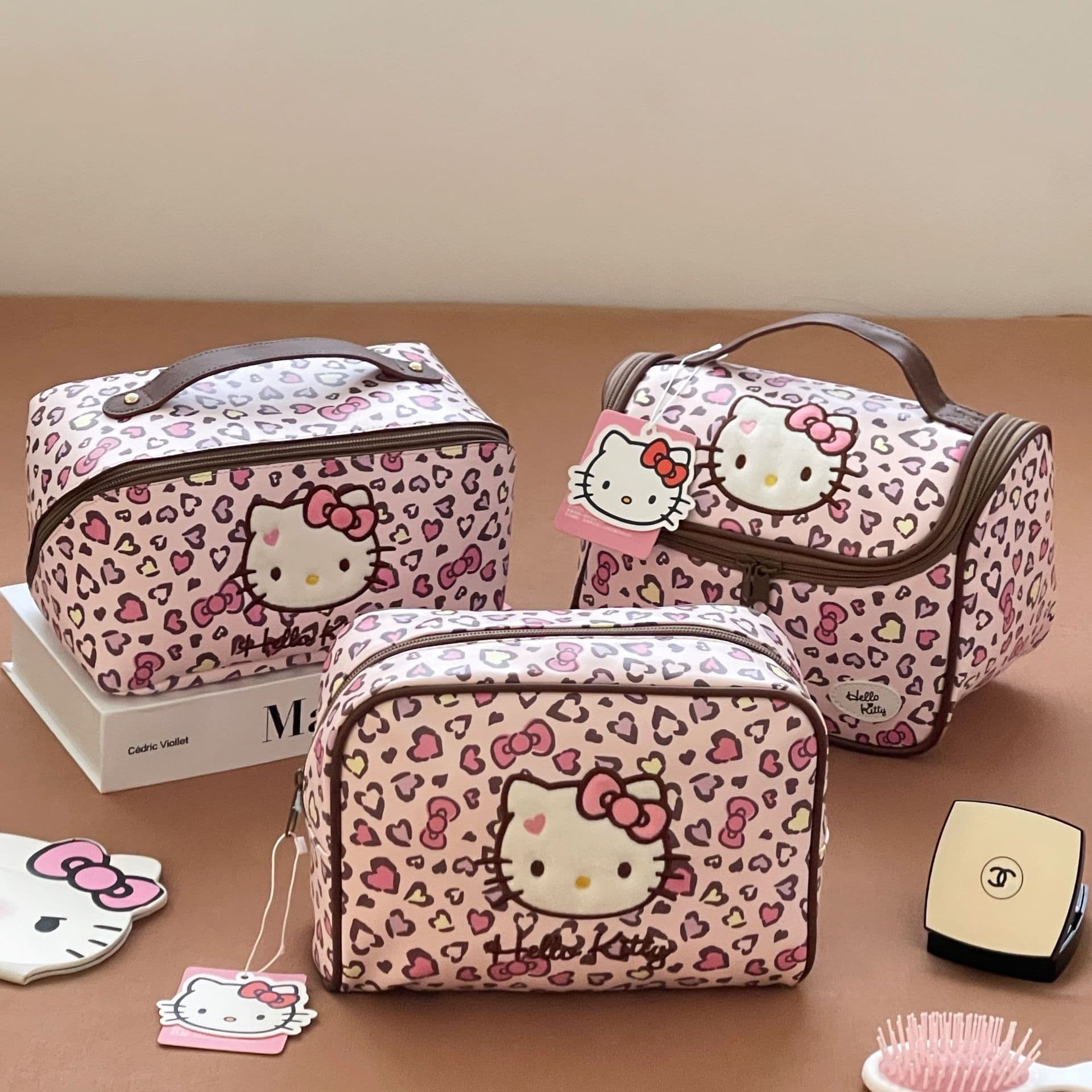 Leopard Print KT Cat Cosmetic Bag Large Capacity Portable Storage Bag Travel Handbag Toiletry Bag Ultra-Light Storage Bag for Women