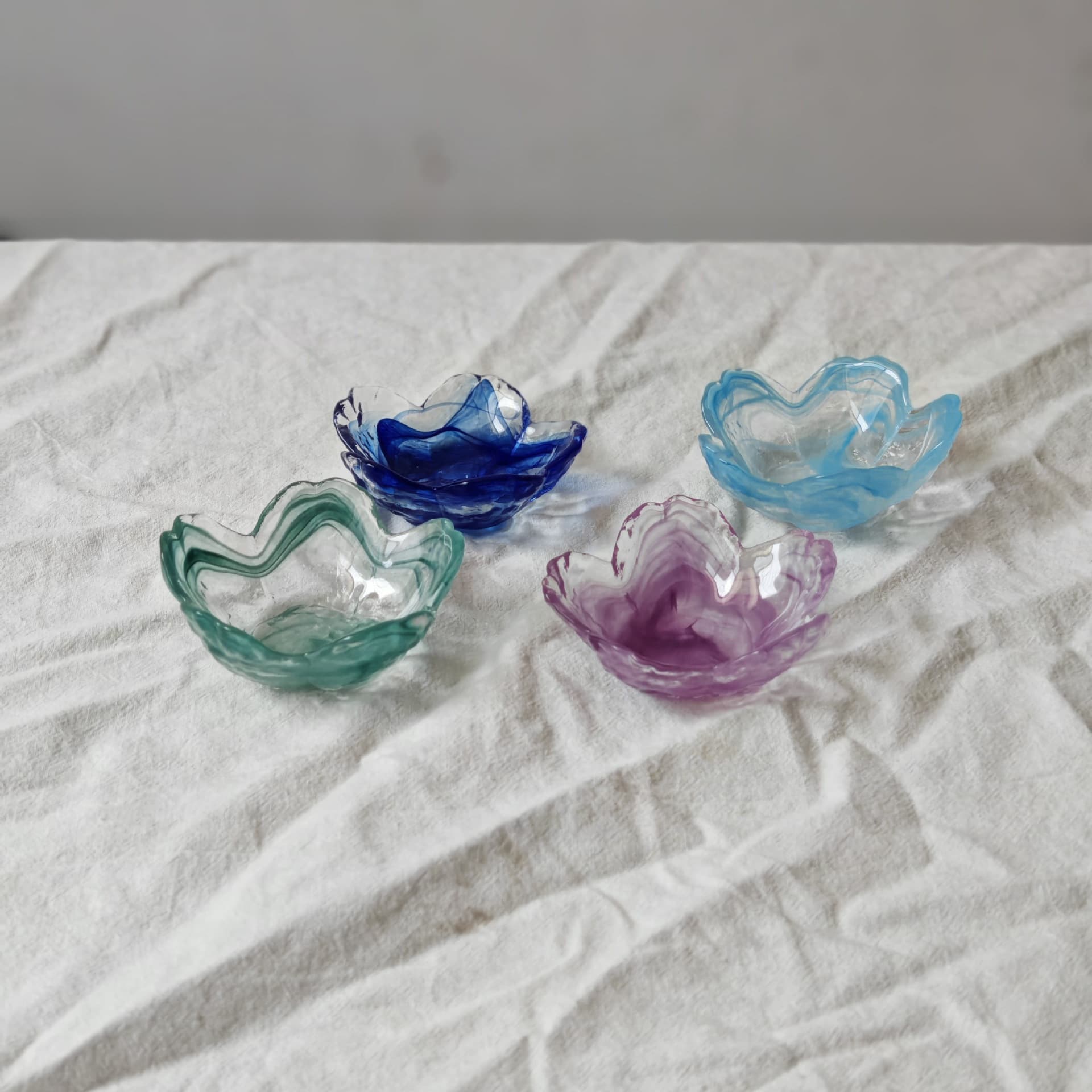 Japanese-style cloud-mist colored glass cherry blossom dish, creative ink-wash home seasoning dipping dish, soy sauce dish, tableware