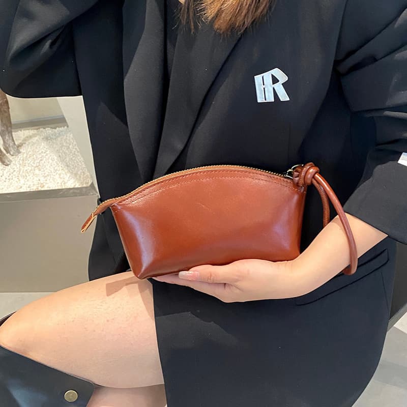Soft Cowhide Clutch Bag Women 2026 New Genuine Leather Small Crossbody Bag Fashion Versatile Handheld Shell Bag Mini Bag