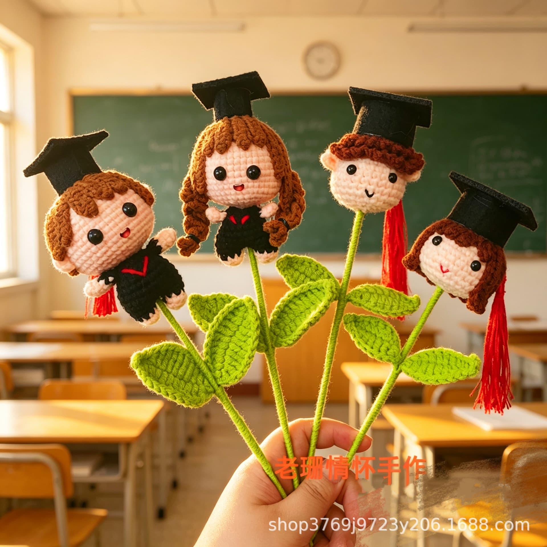 Hand-crocheted graduation bouquet with doctoral cap, boy and girl animal flowers, school-themed crochet bouquet