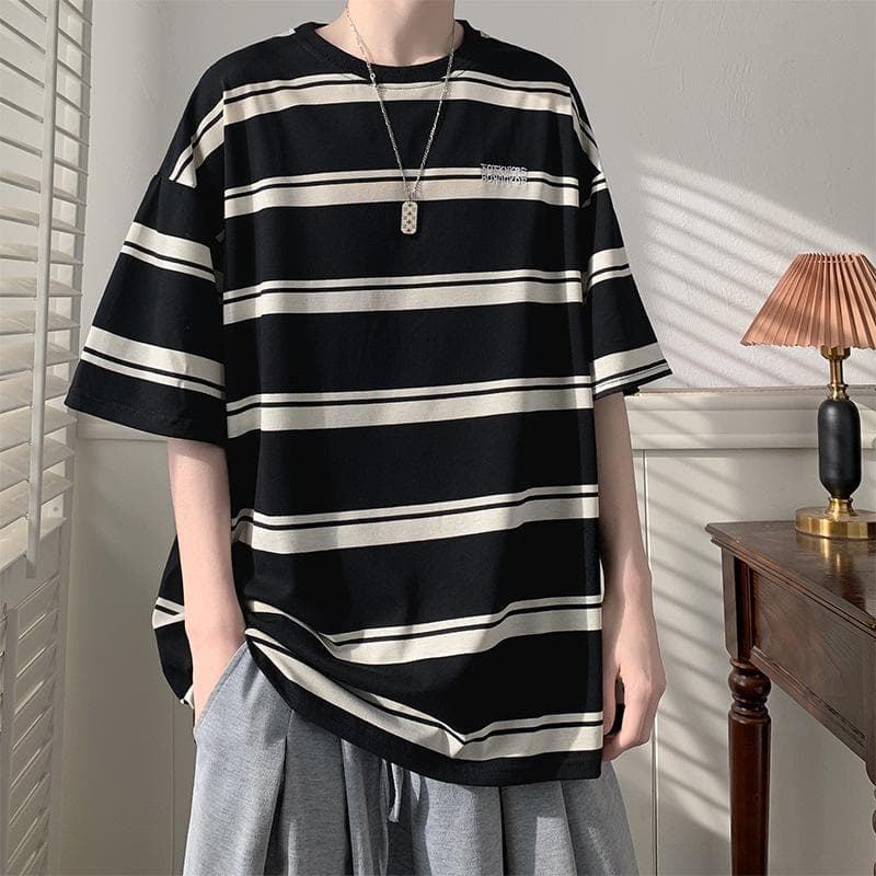 Black and white short-sleeved T-shirt men's summer loose round neck striped T-shirt men's 2025 new Korean style casual