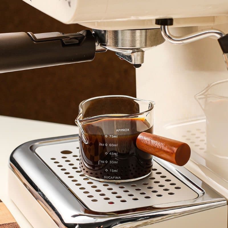 Coffee mini milk jug, double spout, ounce cup, high borosilicate glass milk jug, wooden handle, espresso extraction cup
