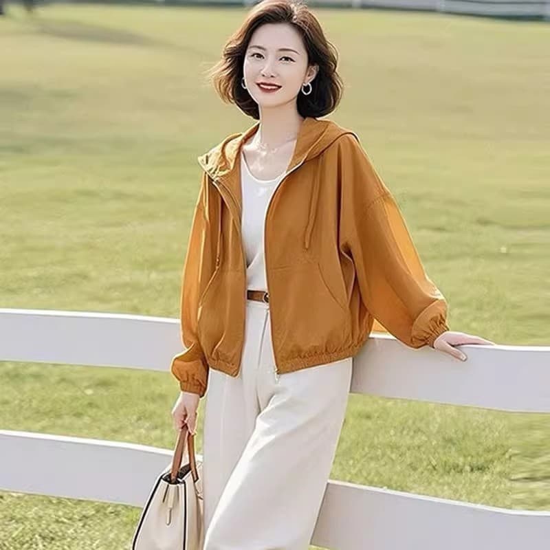 Dopamine-enhanced thin sun protection shirt for women, 2026 summer, short, loose-fitting hooded top, casual sun protection jacket for petite women.