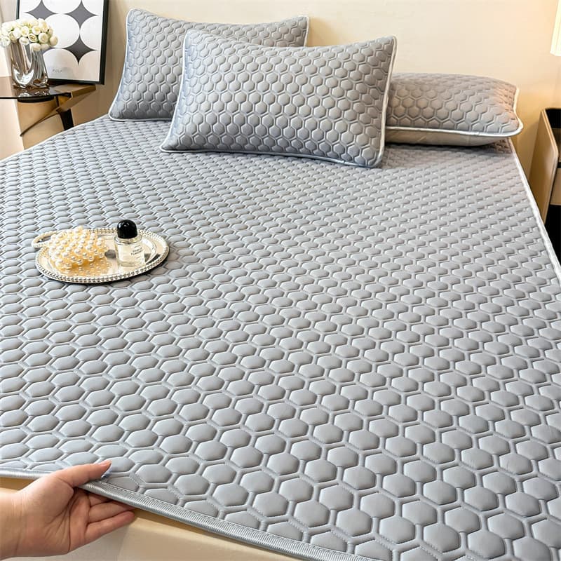 Latex Mat Three-Piece Set, Ice Silk Summer Mat, Fitted Sheet Washable Air-Conditioning Soft Mat for Home Use in Summer, Breathable