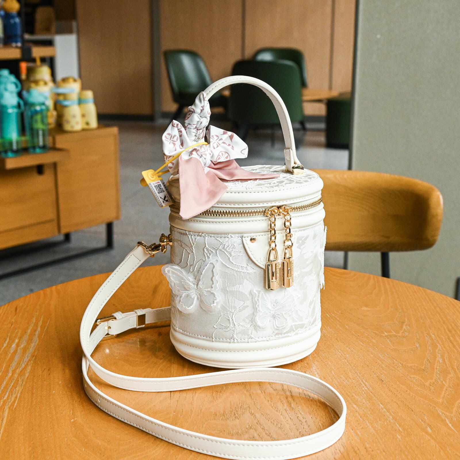 Source factory Louis Michel 2025 new butterfly cylinder bag high-end embroidered bucket bag hand-held