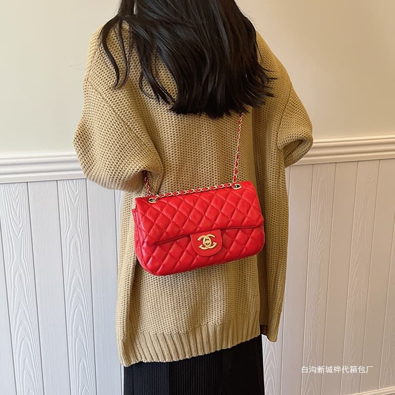 2024 Spring and Summer New Style Small Fragrance Women's Bag Simple Diamond Shoulder Bag Advanced Retro Large Capacity Casual Crossbody Bag