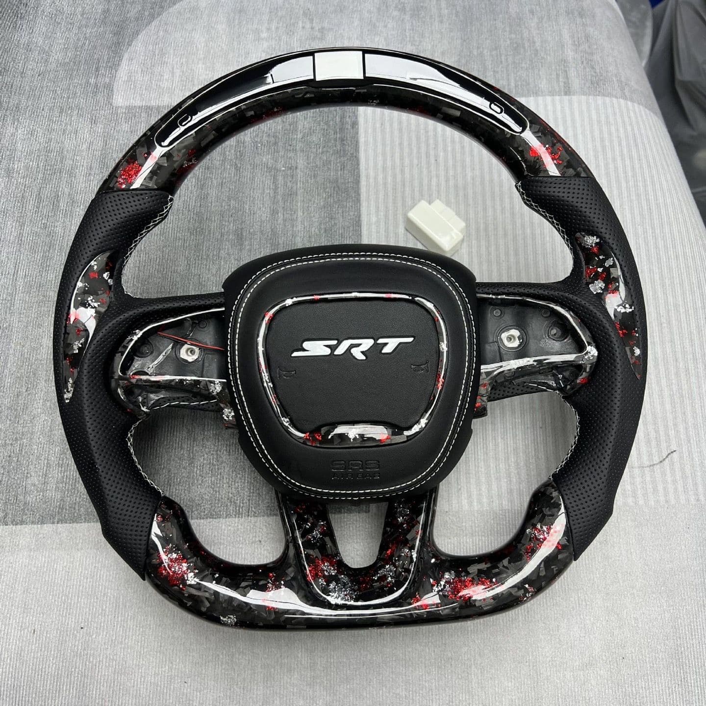 Suitable for Dodge Challenger Ram Durango Cool Viper SRT modified and upgraded carbon fiber steering wheel