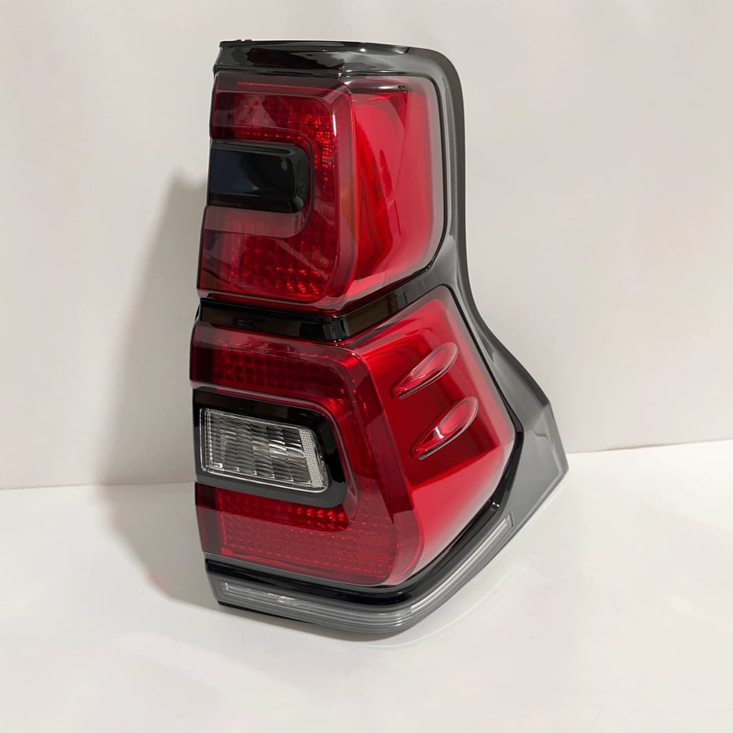 81551-60C30 Domineering 2018 Taillight Rear Car Light Prado 81561-60C30