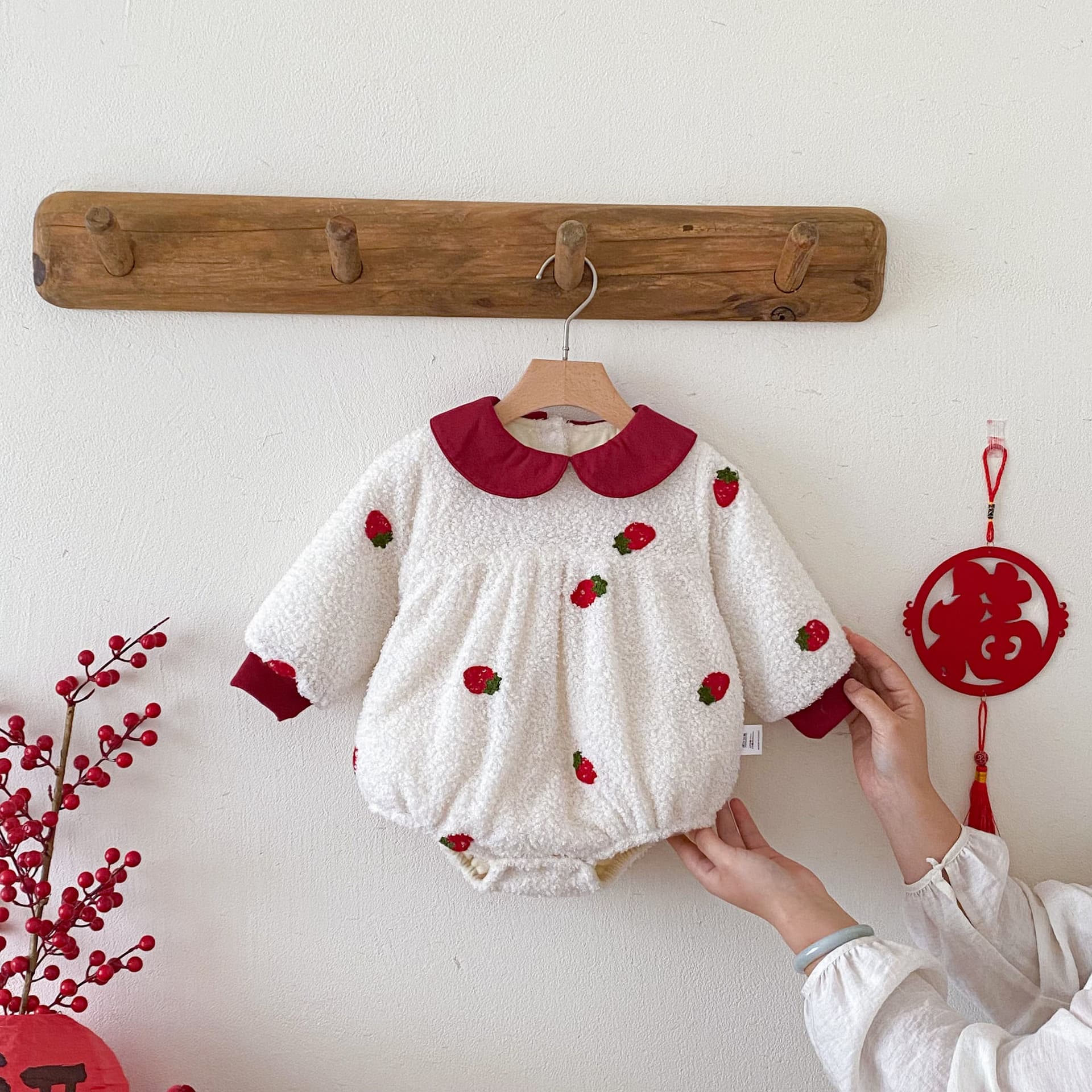 ins baby jumpsuit, winter baby going out clothes, strawberry rompers, super cute plus velvet bag, autumn and winter clothes