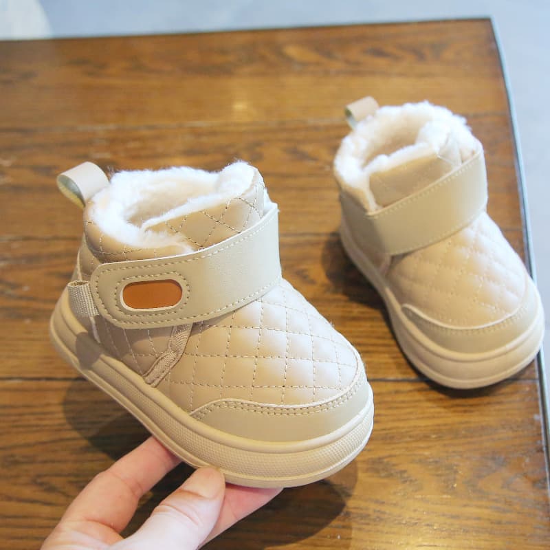 Winter children's snow boots, warm and thickened, baby cotton shoes, small and medium-sized children's shoes, boys and girls' water-repellent low-cut short boots, trendy.