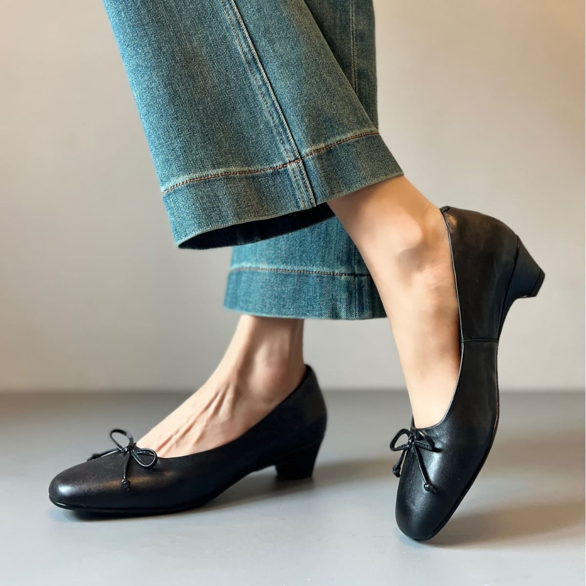 In Stock Soft Leather Shallow Single Shoes Women Miu Style French Low Heel Commuter Bow Mary Jane Shoes Wanwan Women's Shoes