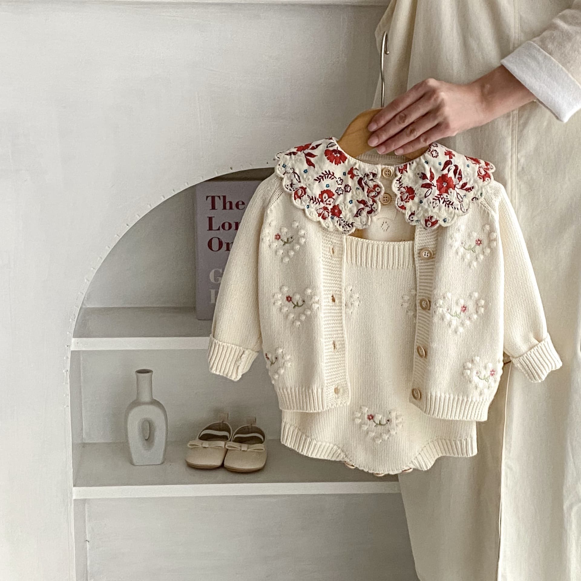 ins2026 Girls Knitted Cardigan Autumn/Winter Two-Piece Set Baby Infant Polka Dot Heart-Shaped Embroidered Cardigan + Bodysuit