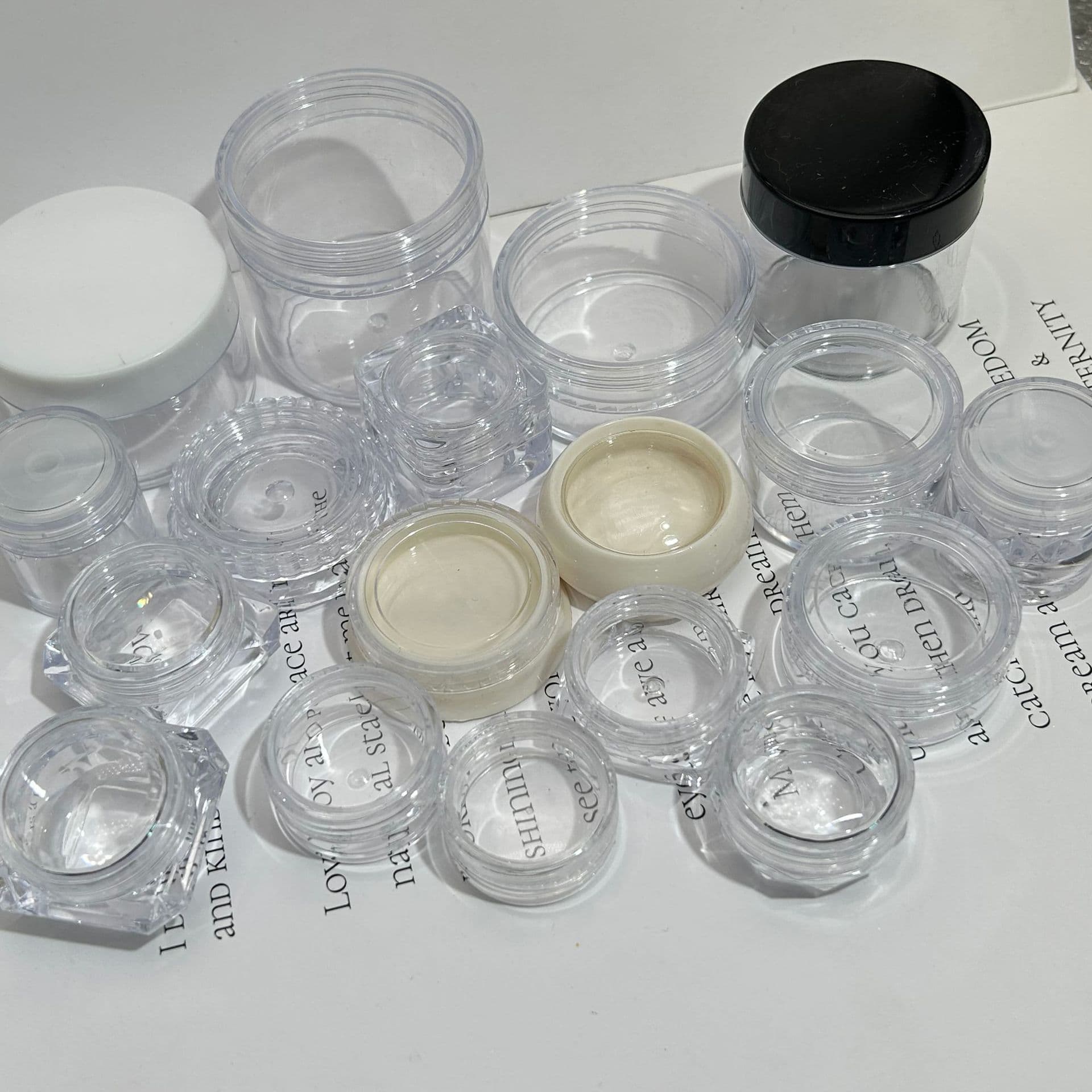 Mini Transparent Plastic Bottle with Lid Sample Cream Jar Miniature Cosmetic Tube for Facial Cream Nail Gel And Medicine