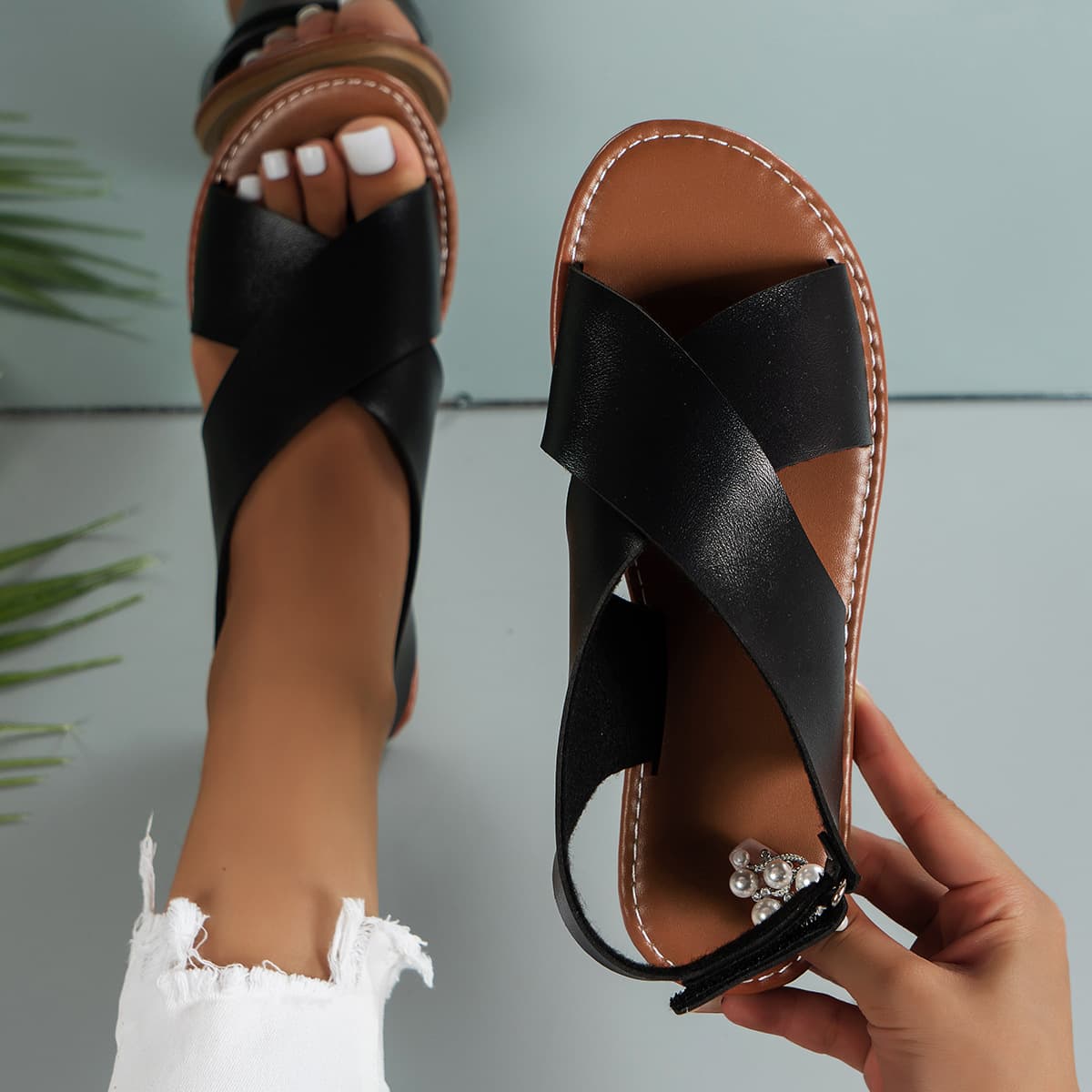 Cross-border 2025 Plus-size Cross-strap Flat Sandals for Women, Vintage Style Wide Strap Striped Open-toe Beach Sandals