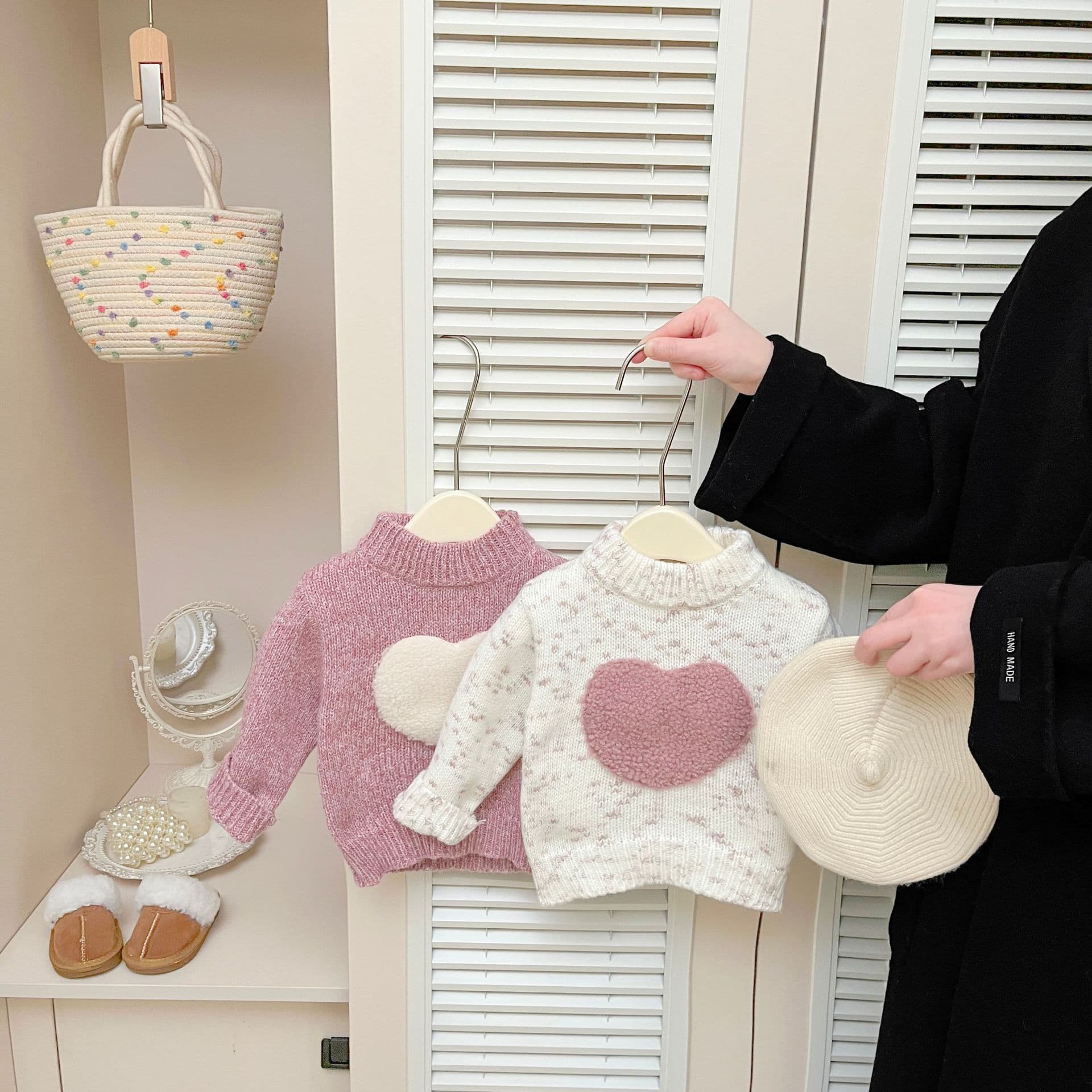 Korean-style Girls' Thick Sweater, New Autumn and Winter Design, Stylish Baby Heart Jacquard Knitwear, Infant Winter Clothing