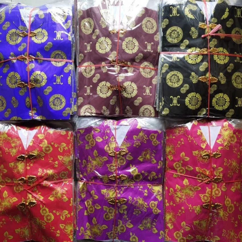 Paper clothing for ancestor worship during the Cold Food Festival, National Day, Qingming Festival, and Ghost Festival; complete sets of paper clothes, tops, pants, and quilts.