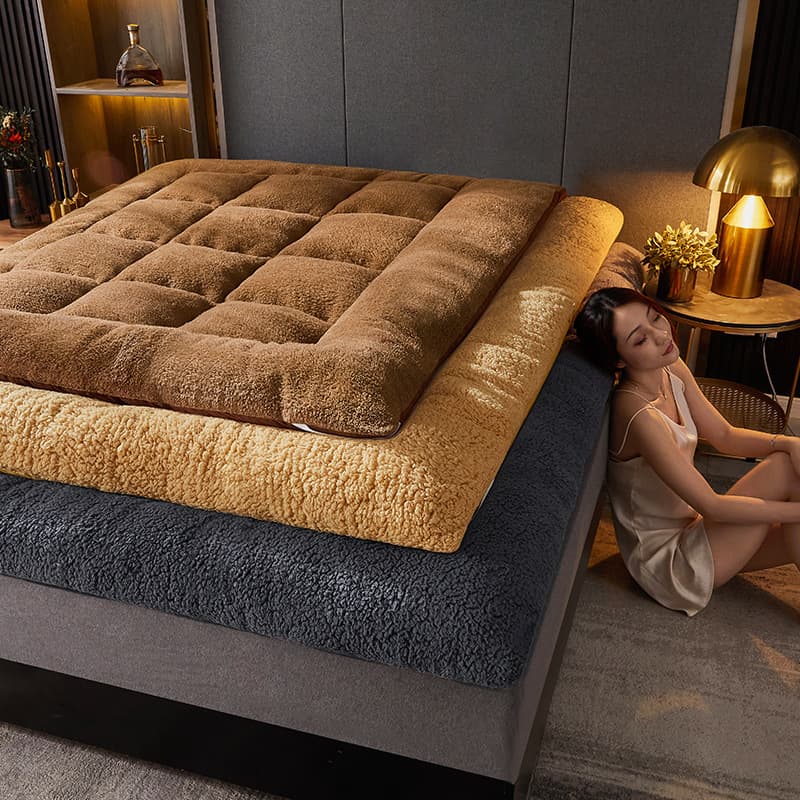 Winter Essential Thickened Lamb Fleece Mattress Pad, Soft Tatami Mat, Student Dorm Single Topper