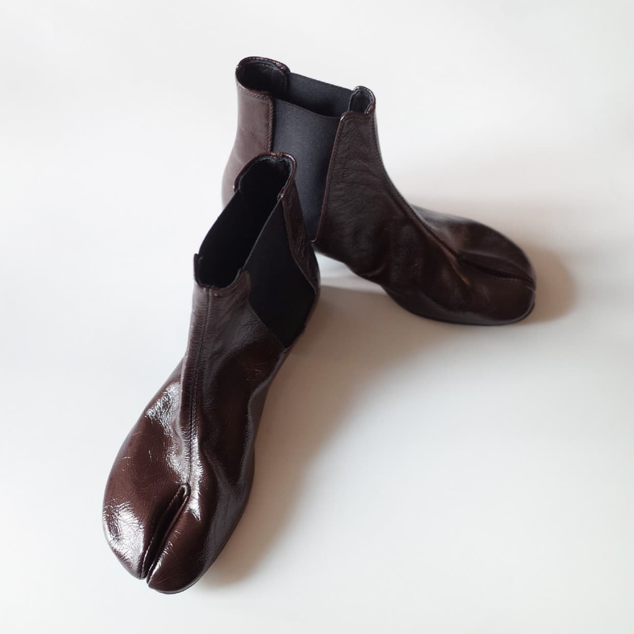 2026 New Version Pig Hoof Split Toe Boots for Women, Soft Leather Chelsea Short Boots, Washed Wrinkled Horsehide Elastic Martin