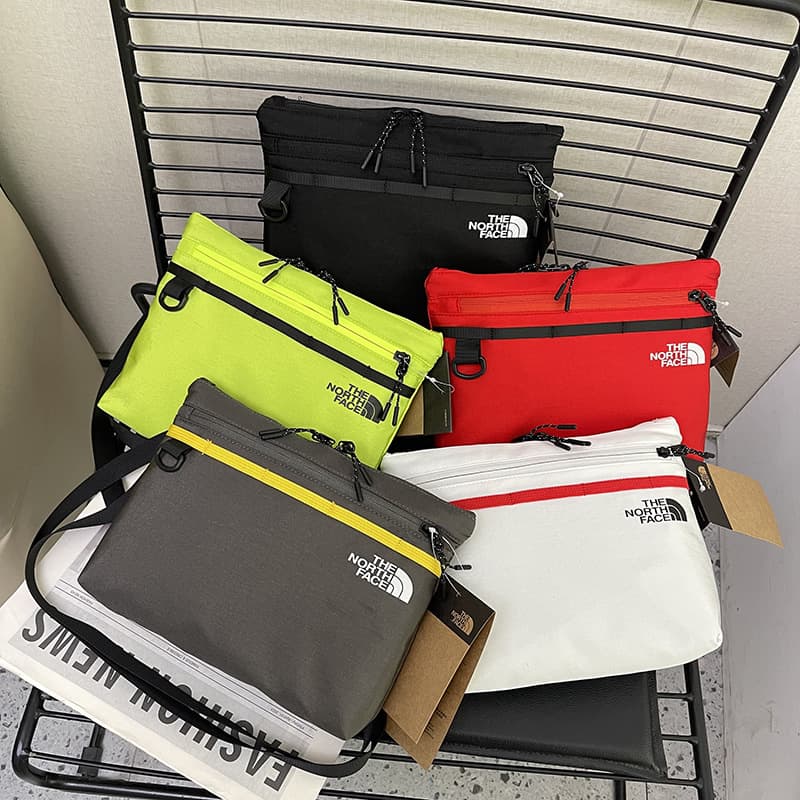 Original personalized shoulder bag for men, trendy contrasting crossbody bag for women, couple style, outdoor sports and leisure mobile phone small shoulder bag