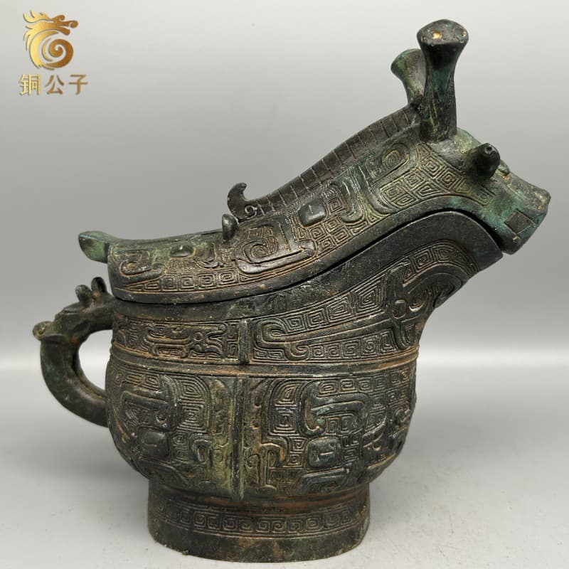 Animal-shaped bronze wine vessel, a ritual object from the Xia, Shang, and Zhou dynasties, wholesale, aged, and collectible.
