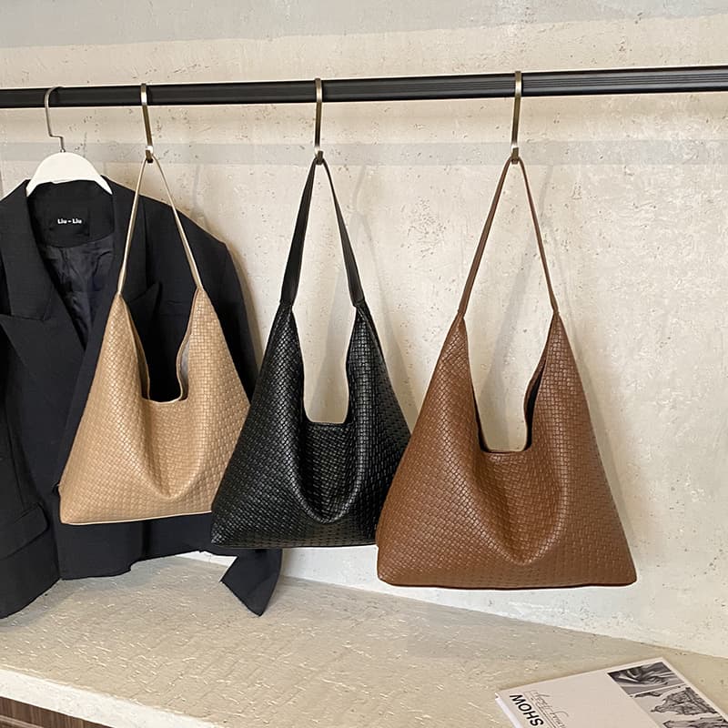 2025 Fashionable Large Capacity Bag Casual Textured Retro Shoulder Bag New Autumn Winter Women's Tote Bag
