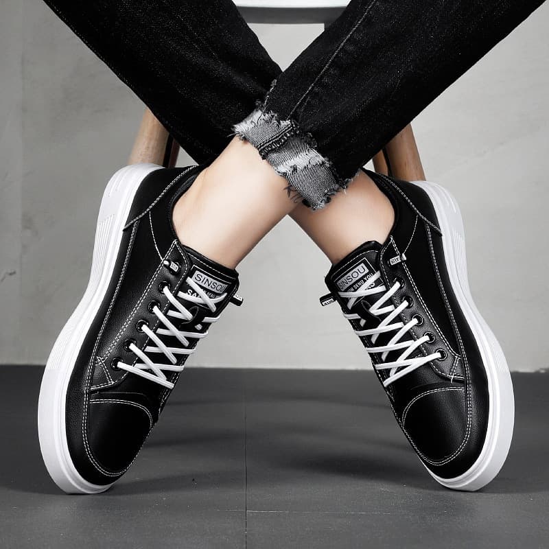 Spring 2025 New Trendy Versatile White Sneakers for Men Korean Style Breathable Leather Casual Board Shoes Wholesale