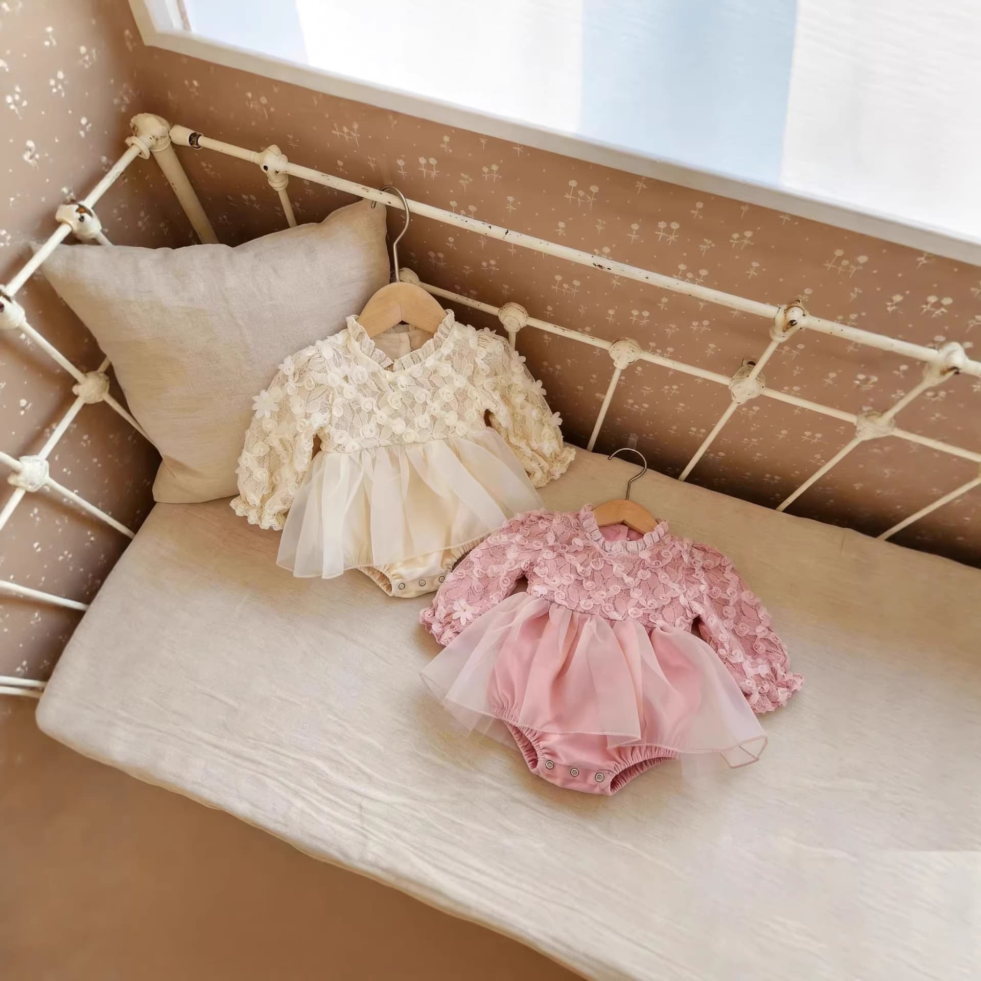 Children's clothing spring and autumn girls' jumpsuit Korean fashion long-sleeved infant and toddler petal mesh stitching girls' dress
