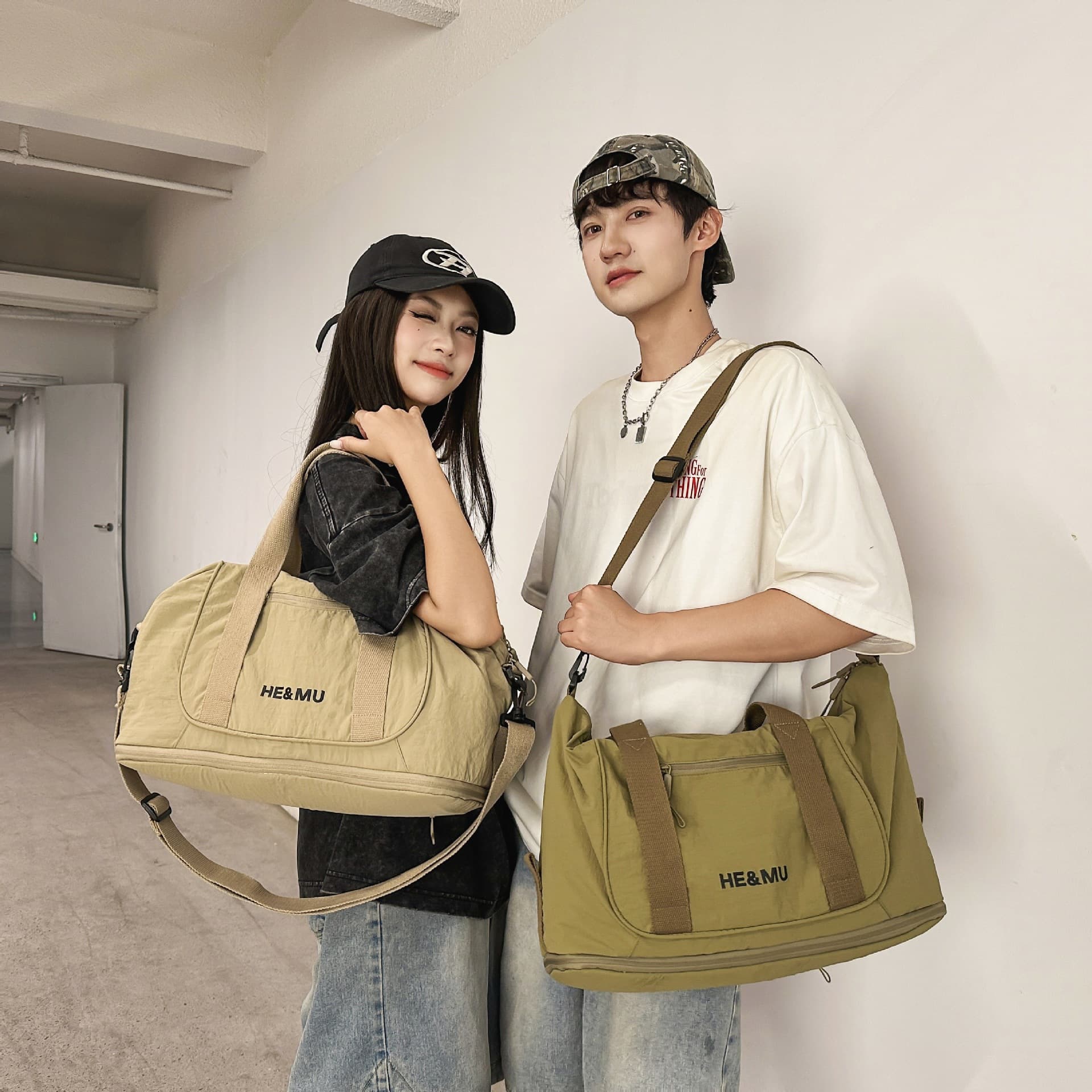 Travel bag, large capacity, short-distance boarding luggage bag, dry and wet separation, lightweight yoga fitness bag