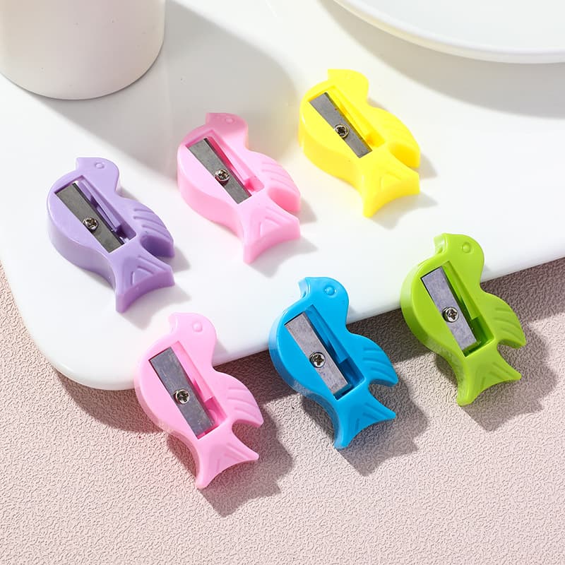 Cartoon single-hole pigeon-shaped pencil sharpener for elementary students, cross-border e-commerce small manual creative pencil sharpener