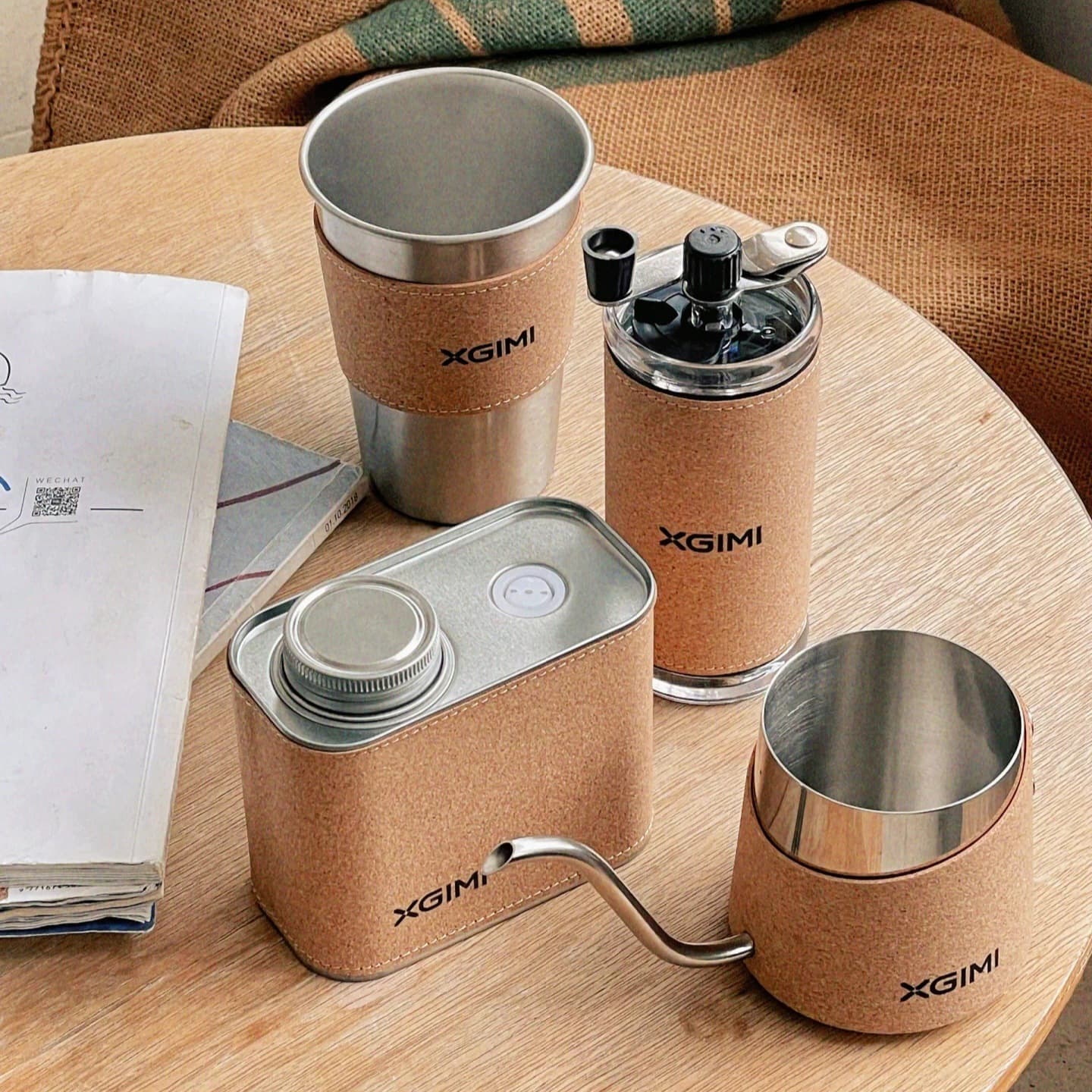 Retro Coffee Cup Set, Light Luxury and High-End Coffee Utensils, Portable Hand-Brewed Coffee Pot, Outdoor Hand-Cranked Coffee Grinder