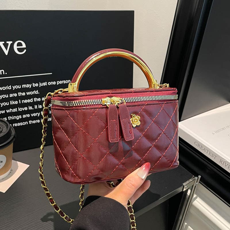 Diamond box chain large capacity 2026 embroidery thread new popular light luxury fashion cosmetic chain portable cross-body bag