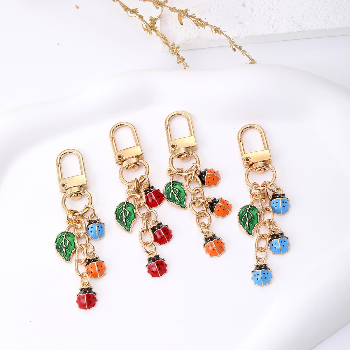 New animal insect keychain pendant seven-star ladybug clothing bag decoration zinc alloy holiday gift pendant