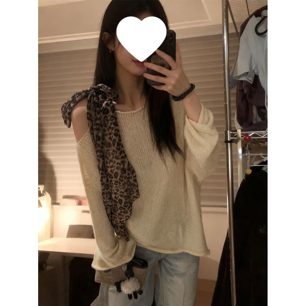 Hot Dog Spicy Leopard Print Ribbon Off-Shoulder Knit Top for Women, Autumn/Winter Long-Sleeve Loose Sweater Outerwear