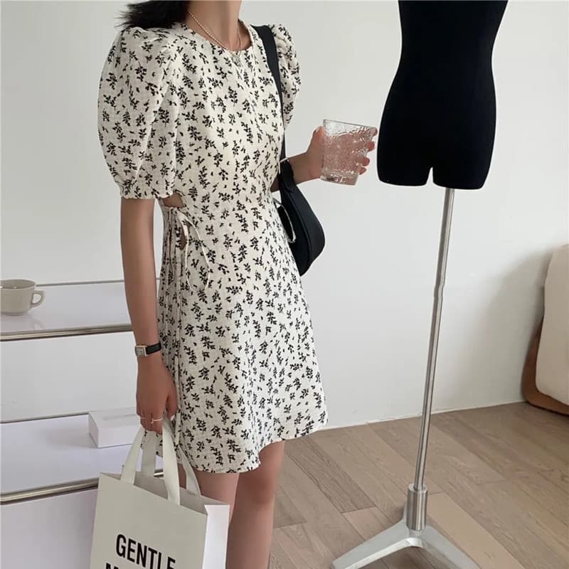 Plus size women's dress women's puff sleeves floral little black dress early autumn Hong Kong style foreign style waist-revealing slimming short skirt