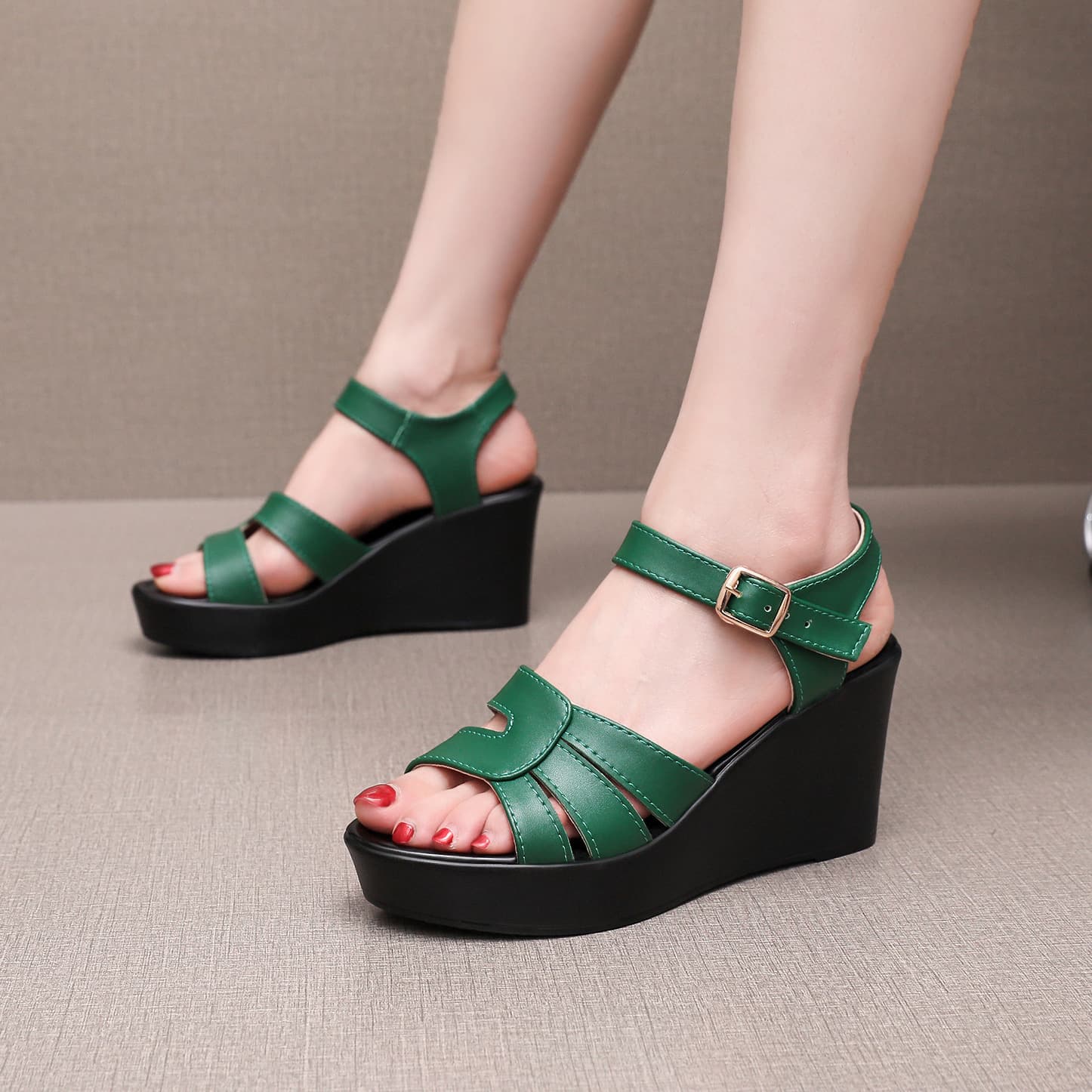 Green Platform Sandals for Women, New Summer Style, High-Heeled Wedge Thick-Soled Women's Shoes, Soft-Soled Mom Sandals for Middle-Aged Women