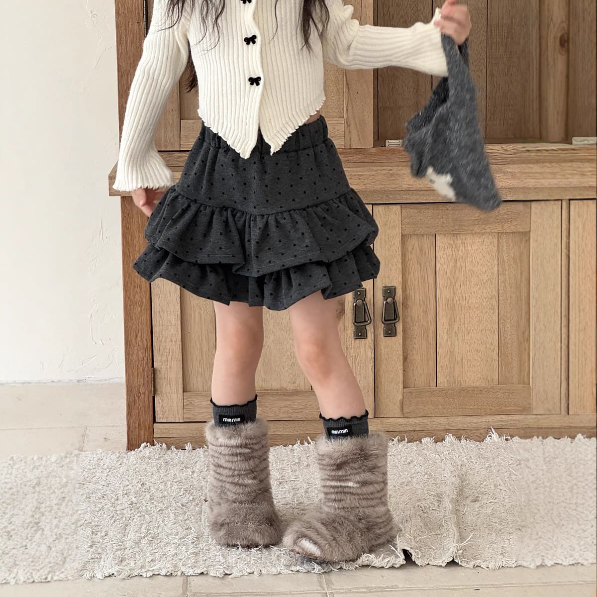 Yu Yu Princess girls' autumn and winter new style Korean playful polka dot woolen half skirt, baby girl A-line JK short skirt.