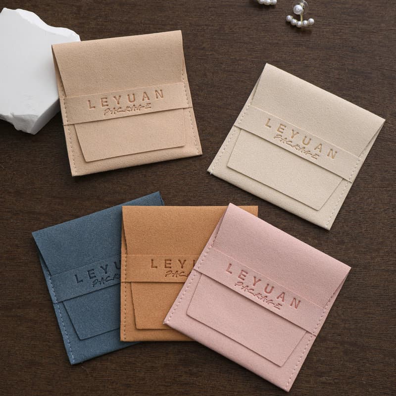 Card-insert ultra-fiber bag for anti-oxidation jewelry packaging, specialized earring and ring pouch, high-end velvet envelope style.