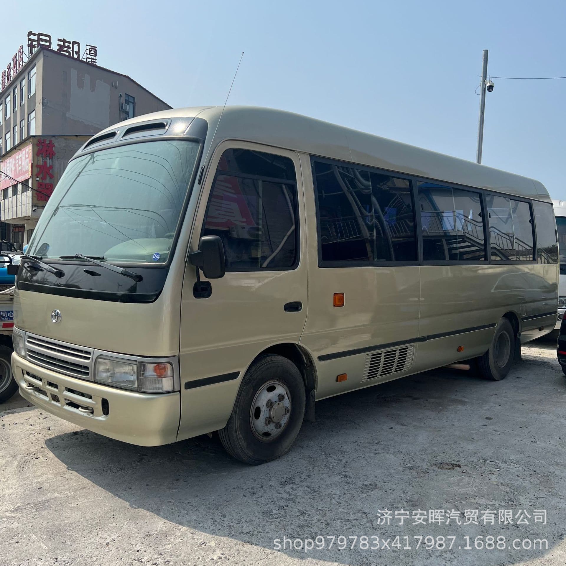 Overseas sale minibus commuter vehicle enterprise team building vehicle 19-20 seats luxury medium bus Coaster bus