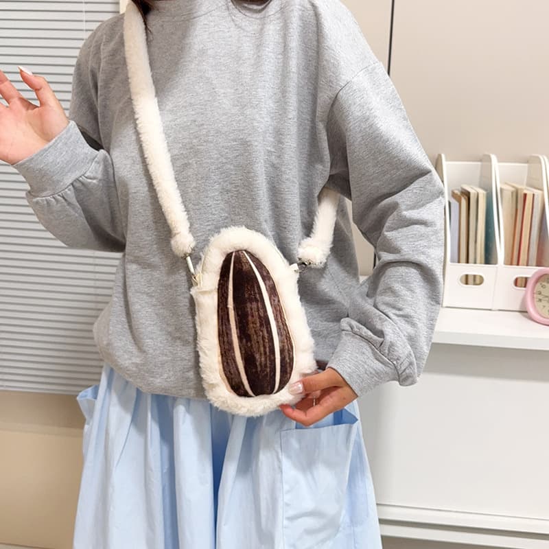 New Cute Plush Melon Seed Crossbody Bag Women's Autumn and Winter Warm Fashionable Versatile Shoulder Bag Children's Cartoon Doll Bag