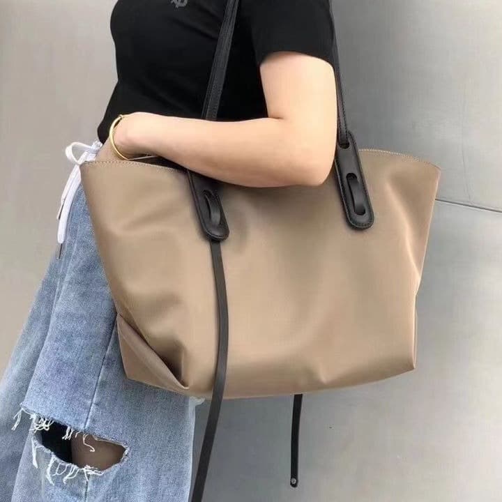 Tote bag for women 2026 new trendy and versatile large-capacity portable shoulder nylon large bag mother style mommy bag