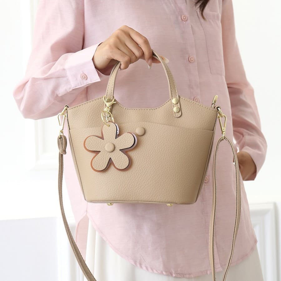 Elegant Women's Handbag New Style Large Capacity Basket Bag Tote for Commute Fashionable Simple Crossbody Bag